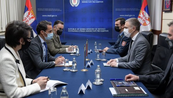 ВАЖАН САСТАНАК: Министар Стефановић са замеником помоћника генералног секретара НАТО