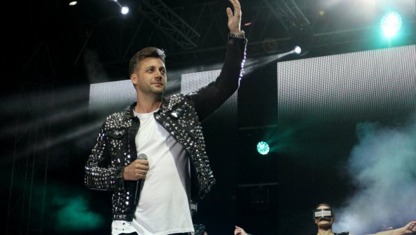 БИЛИ У ЗАТВОРУ ЗБОГ СУМЊЕ ДА СУ СКРИВАЛИ РАТКА МЛАДИЋА: Бојан Лексингтон поносно представио сестру (ФОТО)