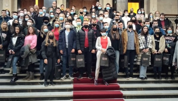 НАГРАЂЕНИ НАЈБОЉИ ПРОЈЕКТИ СРЕДЊОШКОЛАЦА: Омладински савези удружења Нови Сад омладинска престоница Европе