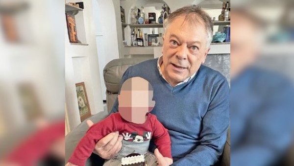 ДЕКИНЕ ЖЕЉЕ: Новица Тончев прве рођенданске честитке добио од најмлађег члана породице