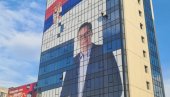 DOBRO DOŠAO, PREDSEDNIČE: Nišlije velikim bilbordom dočekale Vučića (VIDEO)
