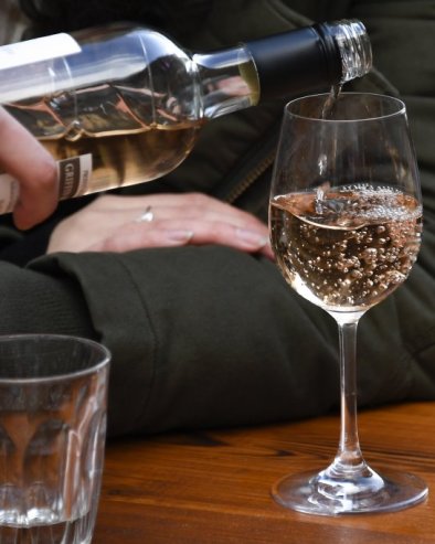 SLATKA I ROZE TRAJU DUŽE: Koliko dugo vino sme da bude otvoreno?