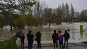 ЗАСТРАШУЈУЋИ ПРИЗОРИ ИЗ ШПАНИЈЕ: Излиле се реке и потопиле куће и аутомобиле (ФОТО)