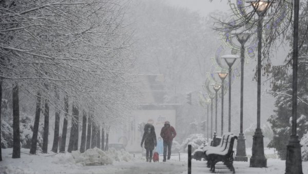 УПАЉЕН ЖУТИ МЕТЕО-АЛАРМ ЗА ПОЛА СРБИЈЕ: Најновија временска прогноза за наредне дане - и у Београду могућ снег