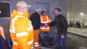 OČIŠĆENI PRIORITETNI PUTEVI: Ministar Momirović - Sneg pada, temperature idu ispod nule, apel vozačima da ne kreću na put bez zimske opreme