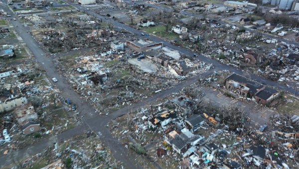 КАО ДА ЈЕ БОМБА ПАЛА: Катаклизма у Кентакију и још пет америчких држава после низа незапамћених торнада