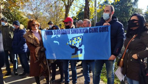 ZAŠTITITE NAS OD GRAMZIVIH POSLODAVACA: Sindikalne organizacije protestovale ispred Parlamenta i traže izmene Zakona o radu