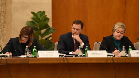 МИНИСТАР МАЛИ НА СЕДНИЦИ ВЛАДЕ: Србија ће имати мањи јавни дуг на крају године