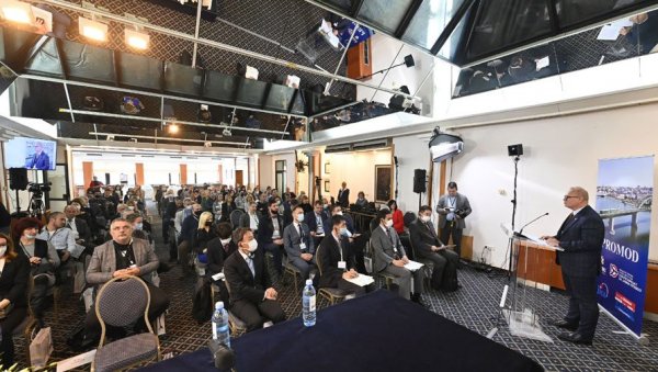 ЈАПАНЦИ НАМ КРОЈЕ ТРАСЕ: Одржан Међународни регионални семинар на тему модернизације јавног превоза