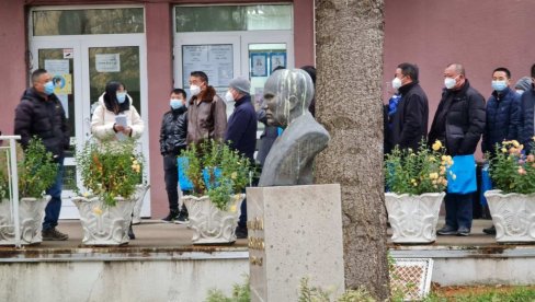 SIMPATIČAN PRIZOR IZ VRANJA: Kinezi iz Severne Makedonije došli po buster dozu Sinofarm vakcine
