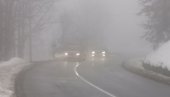 НЕ ВИДИ СЕ НИ ПРСТ ПРЕД ОКОМ: Густа магла на путевима, на Честобродици видљивост смањена на 50м