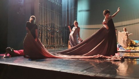 ГОЛИ У УЖИЧКОМ ТЕТРУ: Прва плесна представа у готово осам деценија позоришне куће