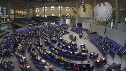 POČELO SMRZAVANJE: Poslanici Bundestaga se žale na nisku temperaturu