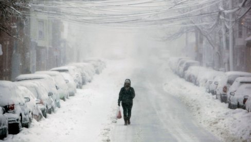 HAOS U SAD: Snežna oluja u NJujorku, ima poginulih (VIDEO)