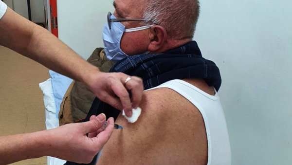 БЕЗ ВАКЦИНАЦИЈЕ ВИКЕНДОМ: У Параћину ново радно време вакциналног пункта