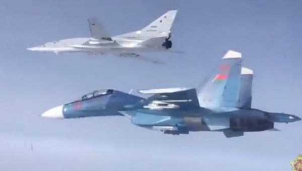 ДЕМОНСТРАЦИЈА СИЛЕ: Русија дигла бомбардере, белоруски ловци прате Ту-22М3 (ВИДЕО)
