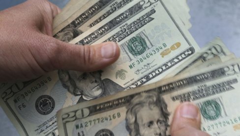 АМЕРИЧКА ВАЛУТА НА СИЛАЗНОЈ ПУТАЊИ: Долар ослабио за 0,4 одсто