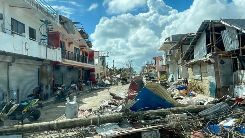 РАСТЕ БРОЈ ЖРТАВА: Разорна олуја на Филипинима однела 169 живота, стрепи се да то није коначан биланс!