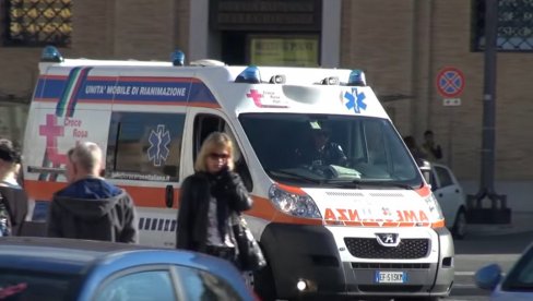 УЧЕНИК (13) УБО ПРОФЕСОРКУ НОЖЕМ У ВРАТ И ГРУДИ: Хитно превезена у болницу