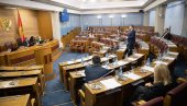 МИНИМАЛАЦ ДА БУДЕ 200 €: Представници власти  предлажу веће пензије, опозиција тврди да обећања дају без покрића