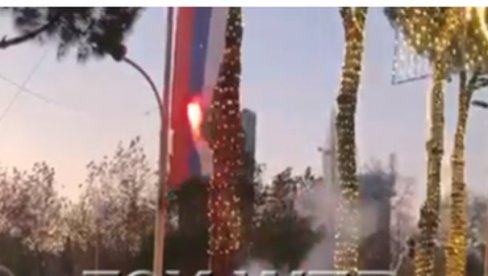 УЖАСНЕ СЛИКЕ: Овако су албански екстремисти уништавали српску заставу (ФОТО)