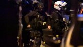 PUCNJAVA U PARIZU: Muškarac otvorio vatru sa balkona