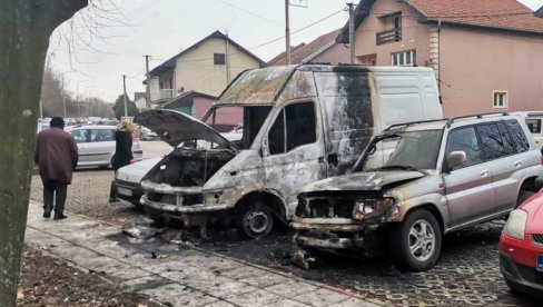 IZGOREO KOMBI: Požar na parkingu u Kruševcu