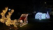 MONTIRAJU SE NOVI UKRASI: U Vlasotincu novogodišnja dekoracija bogatija u odnosu na prethodne godine
