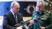 PUTIN SA SNAJPEROM U RUKAMA: Šojgu mu pokazao najnovije rusko oružje (FOTO)
