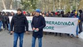 DRVOPRERAĐIVAČI NE ODUSTAJU: Okupljanje nezadovoljnih radnika u Pljevljima