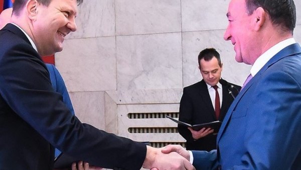 НАЈБОЉЕ ИЗ ВОЈВОДИНЕ: Значајно признање покрајинске владе Тамбурици фест