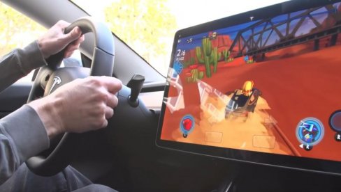 DECA ZAROBLJENA U TESLI: Gigant hitno reagovao