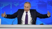 ПУТИН НА ГОДИШЊОЈ КОНФЕРЕНЦИЈИ ЗА МЕДИЈЕ: Све очи упрте у руског лидера, на столу и чувени термос (ФОТО)
