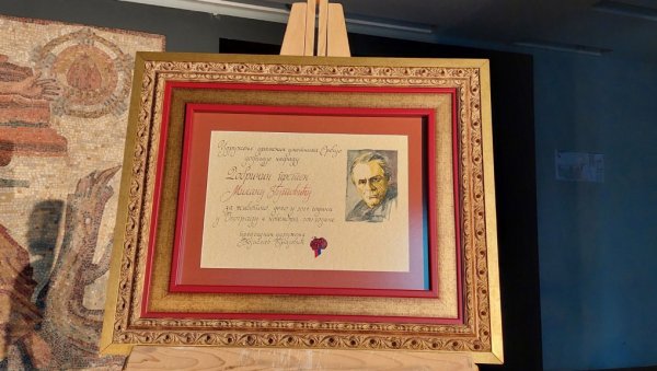 ПОСТХУМНО ДОБРИЧИН ПРСТЕН: Породици Милана Гутовића уручена угледна награда (ФОТО/ВИДЕО)