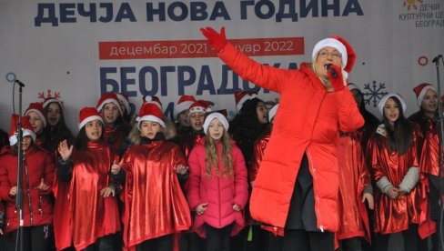KARNEVAL ZA NAJMLAĐE U MLADENOVCU: Mališani uživali uz koncert i Trapavog Deda Mraza