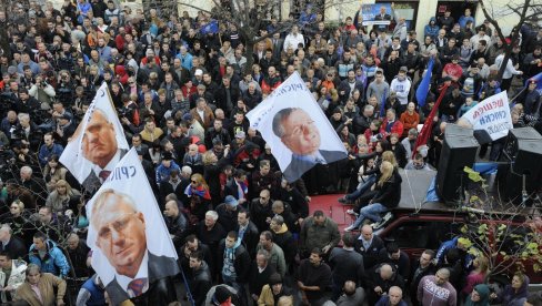 OPROŠTAJ OD ČETNIČKOG VOJVODE VASKA VIDOVIĆA: Uz Šešelja i srpske radikale ostao je do poslednjeg časa svog teškog, ali časnog života