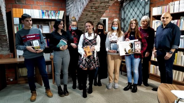 ДИПЛОМА ЈАРА ЛАБУД АНИ ЂОРЂЕВИЋ: 20 средњошколаца послало је 50 радова, а учествовало и 30 основаца