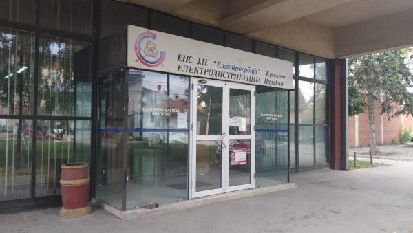 ЦЕНТАР ПАРАЋИНА У НЕДЕЉУ БЕЗ СТРУЈЕ: Грађани у мраку због планираних радова на електроенергетским објектима