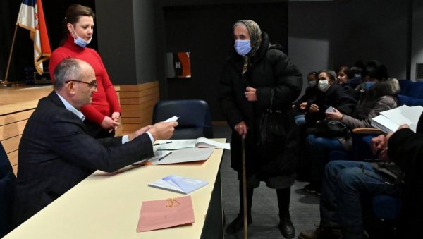 ПОМОЋ ИЗБЕГЛИМ ЛИЦИМА: Општина Сурчин доделила новчана средства