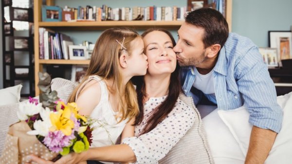 УНИКАТНИ ПОКЛОНИ ЗА МАМЕ: Радионица за децу у Културном центру Чукарица