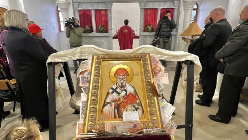 ПОСЛЕ ТРИ ДЕЦЕНИЈЕ ОД РАЗАРАЊА: Обновљена православна црква у Петрињи (ФОТО)