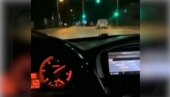 NEVIĐENA BAHATOST! Otac dvoje male dece divljao po putu, izazvao saobraćajnu nesreću pa se snimao (VIDEO)