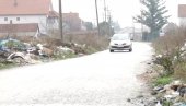 SMEĆE BACA KO STIGNE: U obrenovačkoj ulici deponija ispred dvorišta kuća