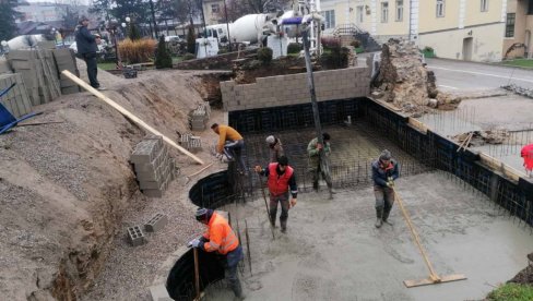 KOSTI PREDAKA NISU RAZBACANE: Problemi pri građevinskim radovima u porti crkve Svetog Ahilija u Arilju