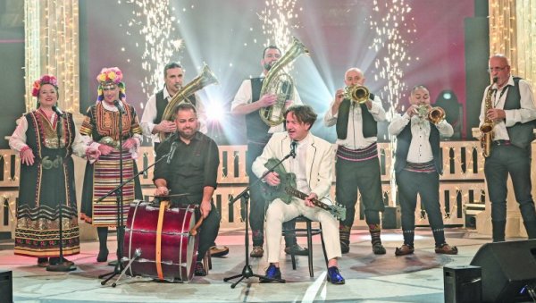 САМО НЕК ЈЕ ВЕСЕЛО: Какaв програм су телевизије припремиле за “најлуђу ноћ”