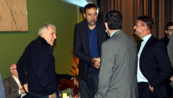 ЦРНО-БЕЛИ КОКТЕЛ С ЛЕГЕНДАМА: КК Партизан - радосно у 2022. (ФОТО)