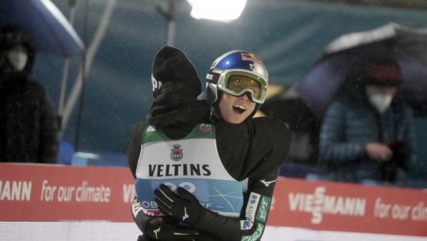 ЧЕТИРИ СКАКОНИЦЕ - КАКАВ СПЕКТАКЛ: Неочекивани тријумф по киши у Оберздорфу (ФОТО/ВИДЕО)