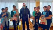 PAKETIĆI I ŽELJE ZA BRZ OPORAVAK: Humanitarac i sportista obradovao najmlađe pacijente vranjske bolnice