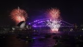 СВЕТ ДОЧЕКУЈЕ НОВУ ГОДИНУ: У Сиднеју спектакуларни ватромет,  2022. најпре дочекали становници Самое и Кирибата (ФОТО/ВИДЕО)