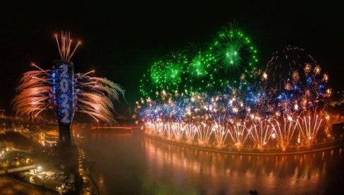 ГОРИ НЕБО НАД БЕОГРАДОМ: Величанствен ватромет на Сава променади (ФОТО/ВИДЕО)